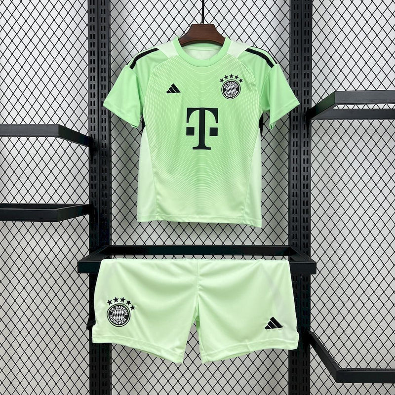KIT INFANTIL DO BAYERN MUNICH 25/26 VERDE