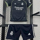 KIT INFANTIL DO REAL MADRID 25/26 PRETO