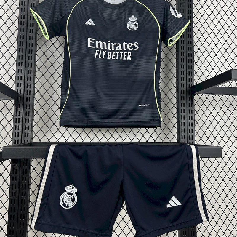 KIT INFANTIL DO REAL MADRID 25/26 PRETO