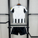 KIT INFANTIL DO NEWCASTLE 25/26 PRETO E BRANCO