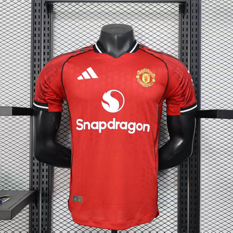 CAMISOLA VERSÃO PLAYER DO MANCHESTER UNITED 25/26 VERMELHO