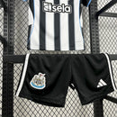 KIT INFANTIL DO NEWCASTLE 25/26 PRETO E BRANCO
