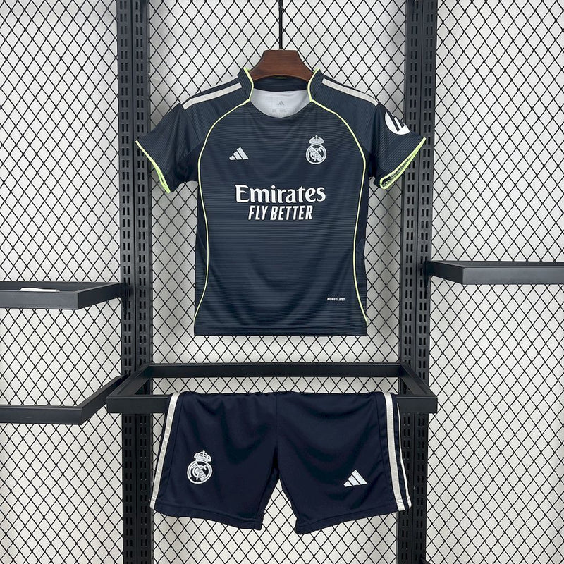 KIT INFANTIL DO REAL MADRID 25/26 PRETO