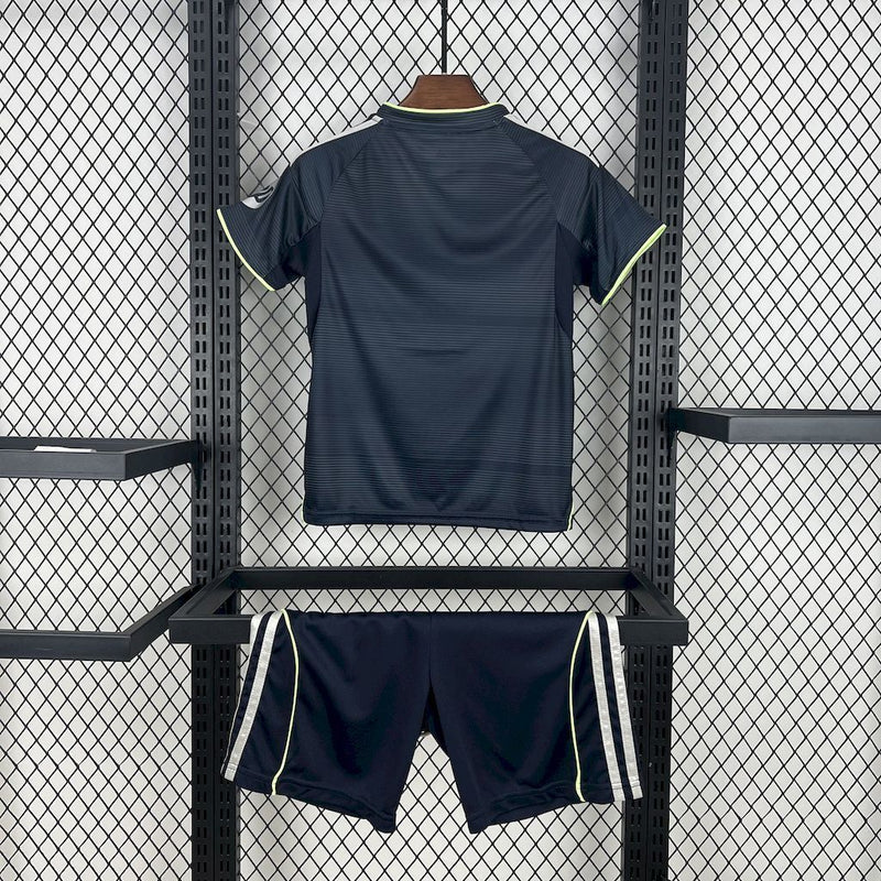 KIT INFANTIL DO REAL MADRID 25/26 PRETO