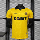 CAMISOLA VERSÃO PLAYER DO WOLVES 25/26 AMARELO