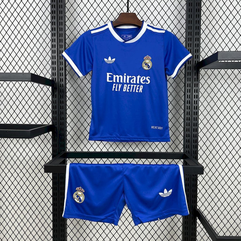 KIT INFANTIL DO REAL MADRID 25/26 AZUL