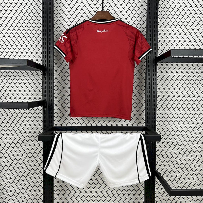 KIT INFANTIL DO MANCHESTER UNITED 25/26 VERMELHO E BRANCO