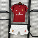 KIT INFANTIL DO MANCHESTER UNITED 25/26 VERMELHO E BRANCO
