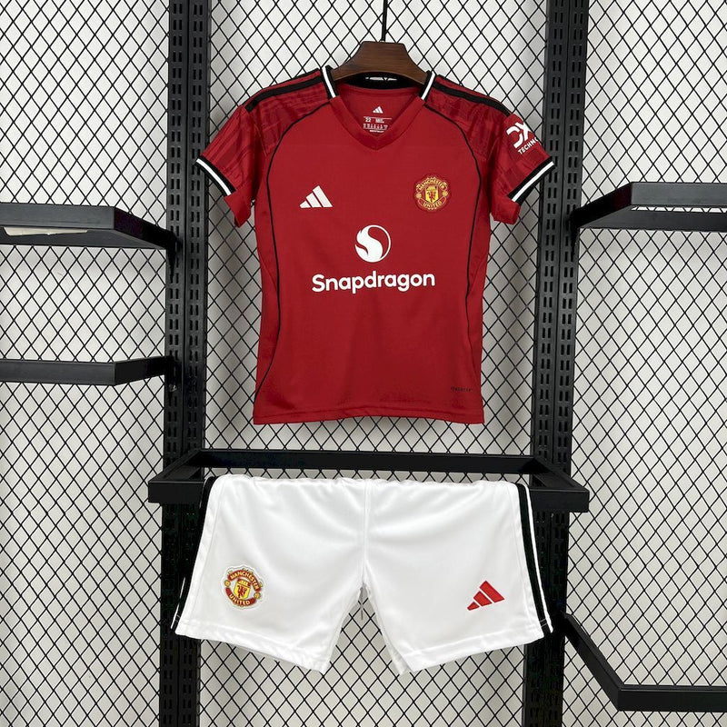 KIT INFANTIL DO MANCHESTER UNITED 25/26 VERMELHO E BRANCO